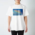 mizuphoto galleryのRainbow carrying happiness Regular Fit T-Shirt