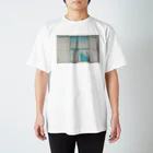 Socialの窓辺ねこ Regular Fit T-Shirt