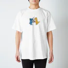 よしのSUZURI SHOPのコアラにウクレレをあげるカンガルー Regular Fit T-Shirt