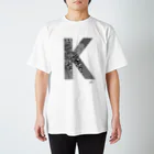 Graphic Design +αのゴシックのK Regular Fit T-Shirt