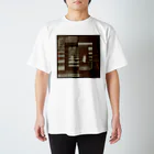 ハラユカ。のハチワレ猫とツートン階段〜心霊写真じゃないよ〜 Regular Fit T-Shirt
