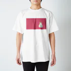 SHINOBU LABORATORY.のビックリ顔の三毛猫つぼみ(PINK) Regular Fit T-Shirt