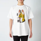 鳴虫山書房のびっくりサーバルキャット Regular Fit T-Shirt