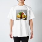 うさぎちゃんアイランドの喫茶店のオムライス Regular Fit T-Shirt