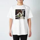 リーフエッヂの親を踏み台にする子ヤギ Regular Fit T-Shirt