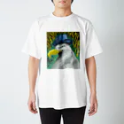 スゴク　オカモトの帽子をかぶった鳥 Regular Fit T-Shirt