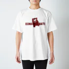 クマバチのWalk with tile Regular Fit T-Shirt