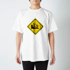 標識グッズの下り急勾配あり Regular Fit T-Shirt