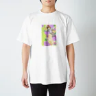 花信風のお店の紫の花と女の子 Regular Fit T-Shirt