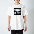 サトリアートのクラウディ アンブレラ Regular Fit T-Shirt