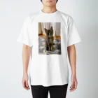 AWA・AWAの子猫の眼差し Regular Fit T-Shirt