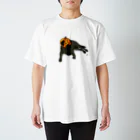 ベクターシェルフのカボチャを被る犬 Regular Fit T-Shirt