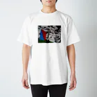 テンテンウツヤツとカゾクの青赤面(アオアカメン) on the hillくん Regular Fit T-Shirt