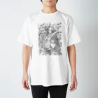 虹色孔雀の魔女。の影の茨のルージュちゃん線画。 Regular Fit T-Shirt