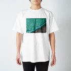 抽象画家ShizukiKagawaのみどりのふんすい Regular Fit T-Shirt