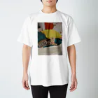 34の赤黄緑猫 Regular Fit T-Shirt