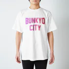 JIMOTO Wear Local Japanの文京区 BUNKYO WARD ロゴピンク Regular Fit T-Shirt