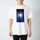 普通に良い店の太陽と飛行機雲 スタンダードTシャツ