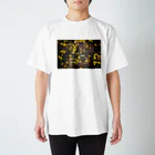 Reevo Creative Laboの下を向いて歩こう。 Regular Fit T-Shirt