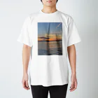 新家 真礼 ♥の夕暮れの海 Regular Fit T-Shirt