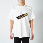 もよよのイラストショップのサンマの塩焼き Regular Fit T-Shirt