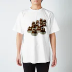 COULEUR PECOE（クルールペコ）のたぬきケーキいっぱい Regular Fit T-Shirt