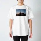 絵を頑張りたい人_ユキの薄暮 Regular Fit T-Shirt