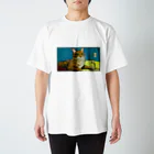 秘密基地のコードを触る猫 Regular Fit T-Shirt