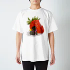 ゆんゆんこの苺と黒シュナ Regular Fit T-Shirt
