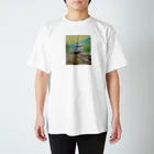 井上晴雄　絵画グッズコーナーの石炭のまちを走る列車 スタンダードTシャツ