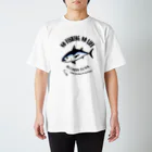 猫と釣り人のKUROMAGURO_EB_1CW Regular Fit T-Shirt