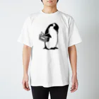 ichomaeのスーパーで駄々をこねるペンギン（親） Regular Fit T-Shirt