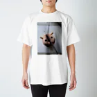 チワワハウスの切られる寸前のパンon the まな板 Regular Fit T-Shirt