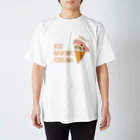 サメ わりとおもいのアイスクリームなサメさくら Regular Fit T-Shirt