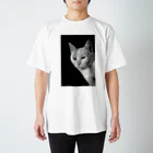 シッポ追いの猫写真店のオッドアイ Regular Fit T-Shirt