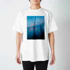 食べ物屋さん。の夕方の海 Regular Fit T-Shirt