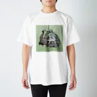 自分が着たいものを置く場所のベルツノガエル（背景あり） Regular Fit T-Shirt