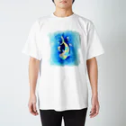 甘漏り屋の揺蕩うジンベエザメ・虹色モザイク Regular Fit T-Shirt