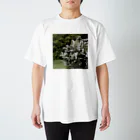 いぐれーく / Igreequeの白い花/White_Flowers Regular Fit T-Shirt