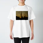 hideackのGaze in awe at the iconic silhouette of Tokyo Tower Regular Fit T-Shirt