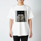 錦鯉野アキコの全然welcomeじゃないwelcomeネコ Regular Fit T-Shirt