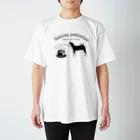 キッズモード某の日本の犬とお茶(モノトーン) Regular Fit T-Shirt