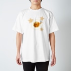 琥珀色に咲く花のパスタくん Regular Fit T-Shirt