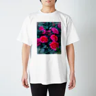 ナスタチウムのお花図鑑の雨の日のバラの世界 スタンダードTシャツ