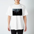 CityPhotoItemsの森とビルのシルエット Regular Fit T-Shirt