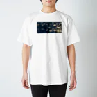 なにげに光の昔の硝子と夕日 Regular Fit T-Shirt