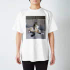 ぐるぐるにゃーにゃのぶどう先輩 Regular Fit T-Shirt