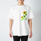 Lily bird（リリーバード）の風に揺れる向日葵 Regular Fit T-Shirt