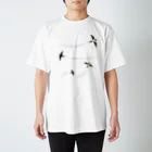 琥珀色に咲く花のツバメ兄弟〈飛ぶ練習〉② Regular Fit T-Shirt