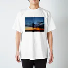 PEOPLE_31の夕焼けの海 Regular Fit T-Shirt